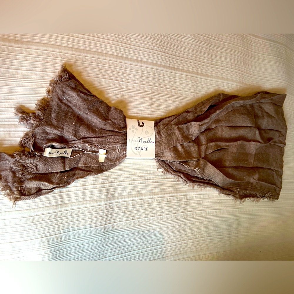 *NWT* Beautiful Simply Noelle Scarf with gems